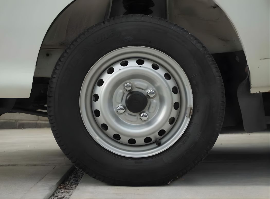 1999 Daihatsu Hijet Truck Special 4WD thumbnail 5
